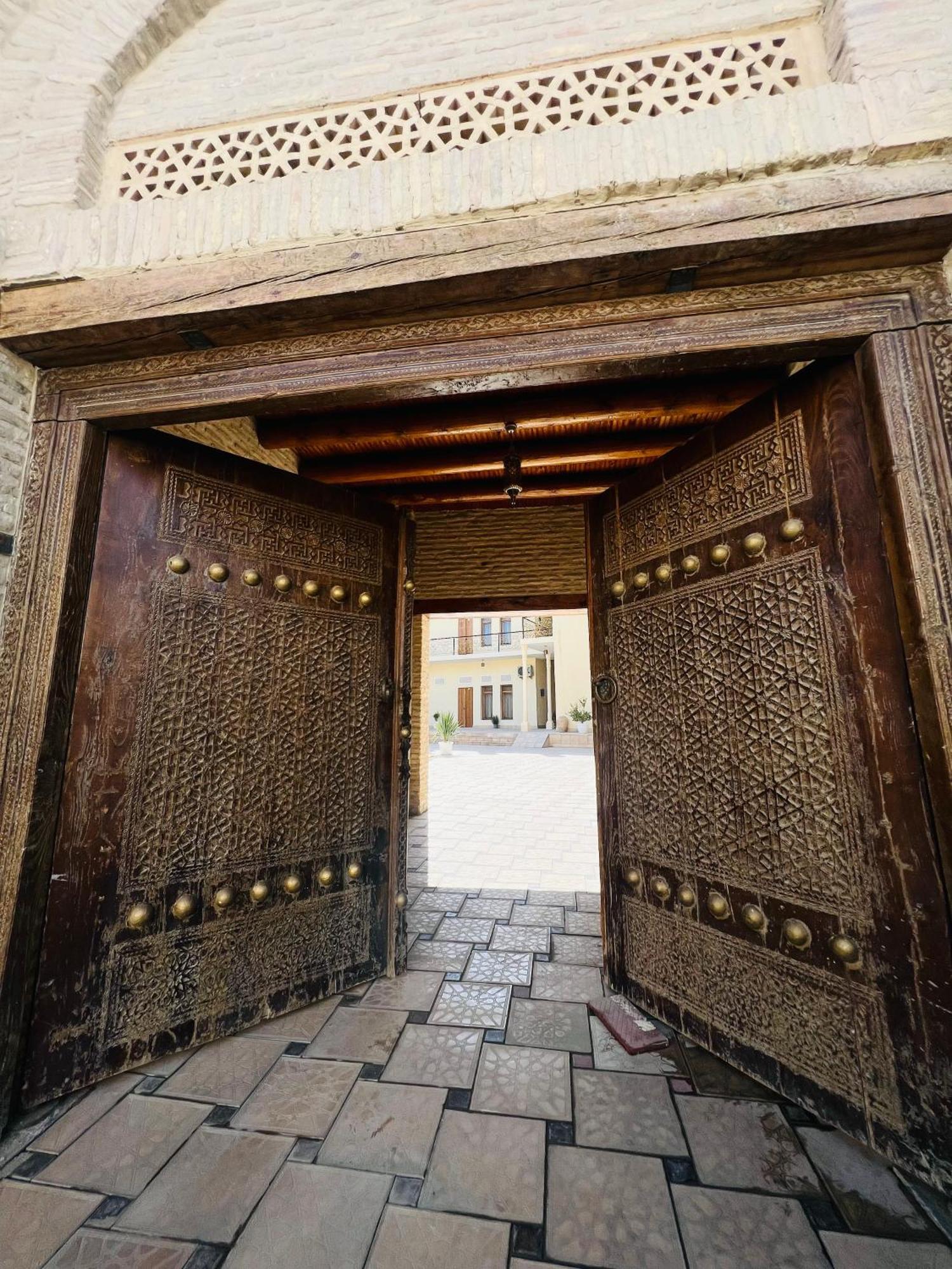 Lola Boutique Hotel Бухара Екстериор снимка