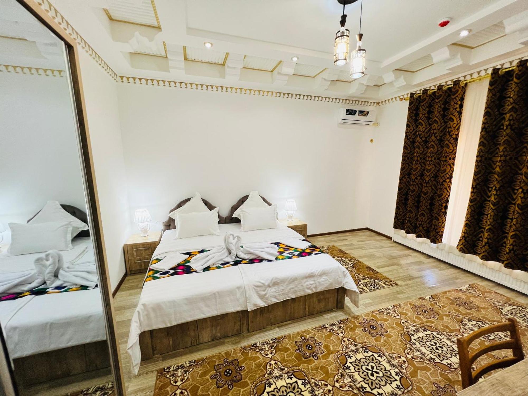 Lola Boutique Hotel Бухара Екстериор снимка
