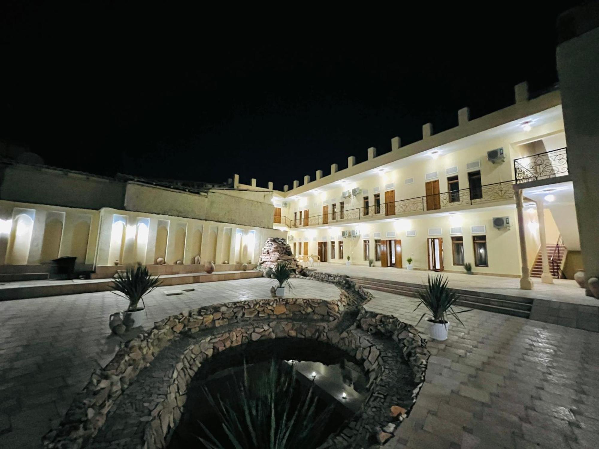 Lola Boutique Hotel Бухара Екстериор снимка